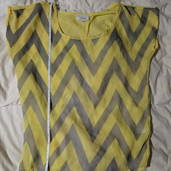 Sheer Women's medium Grey and Yellow Chevron Blouse with open back EUC - Picture 5 of 6